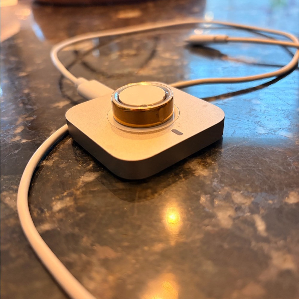 Oura Ring 4, Gold. Size 8